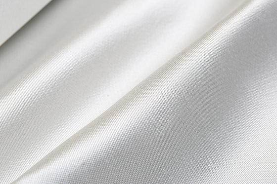 Les renforts de tissu de fibre de verre tissés par satin avec des solides solubles câblent des insertions
