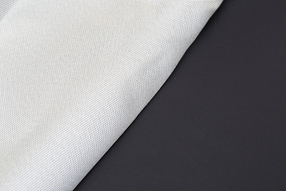 Les renforts de tissu de fibre de verre tissés par satin avec des solides solubles câblent des insertions