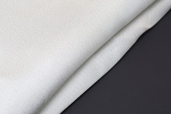La structure d'armure de satin a renforcé le tissu de fibre de verre avec des solides solubles câblent des insertions