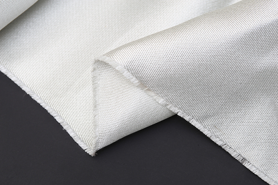 La structure d'armure de satin a renforcé le tissu de fibre de verre avec des solides solubles câblent des insertions