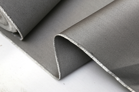 Le fil a renforcé le tissu de fibre de verre enduit de silicone sur la couverture d'isolation thermique