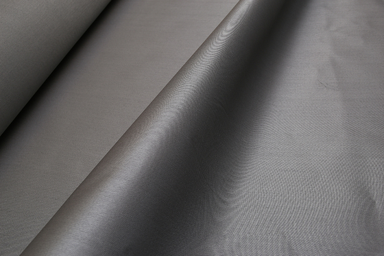 Le fil a renforcé le tissu de fibre de verre enduit de silicone sur la couverture d'isolation thermique