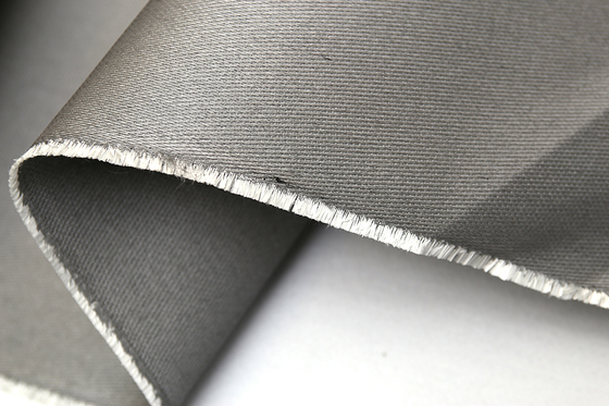 Le fil a renforcé le tissu de fibre de verre enduit de silicone sur la couverture d'isolation thermique
