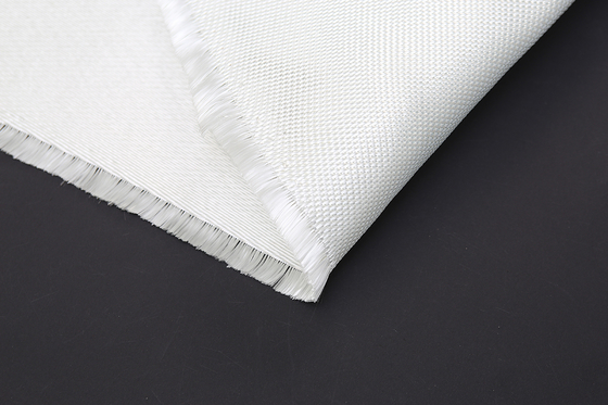 Tissu 1165 de fibre de verre de style armure serrée de 3,7 onces pour le verre une planche de surf